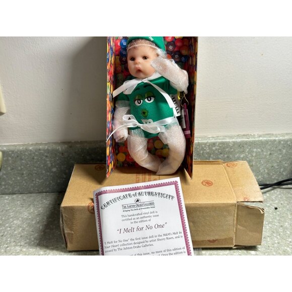 Ashton Drake Galleries "I Melt For No One" M&Ms Melt In Your Heart Vinyl Doll - Picture 2 of 9